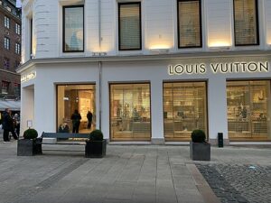 Read more about the article How to Authenticate Your Louis Vuitton Products