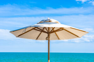 Read more about the article How to Choose the Best Beach Umbrella