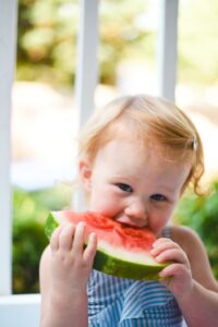 Read more about the article Nourishing Bites: Top Snacks for Toddlers at Every Developmental Stage