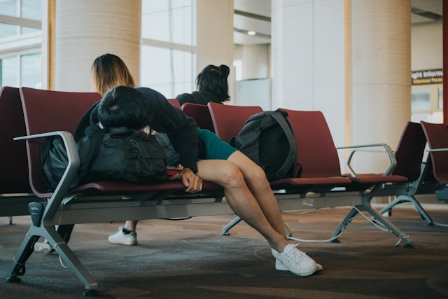 You are currently viewing Essential Tips to Adjust to Jet Lag Fast