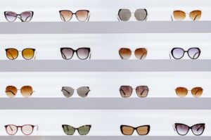 Read more about the article Choosing the Perfect Frames: A Guide to Finding Your Ideal Eyewear
