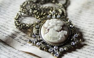 Read more about the article Passing Down the Legacy: Family Keepsake Jewelry