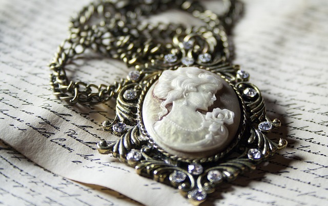 You are currently viewing Passing Down the Legacy: Family Keepsake Jewelry