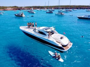 Read more about the article Hiring A Boat: 5 Things to Keep In Mind