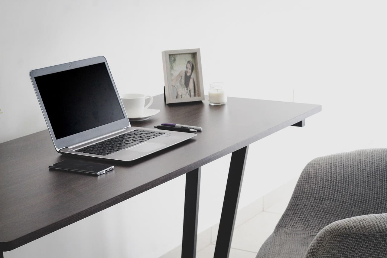 Adjustable Work Desk
